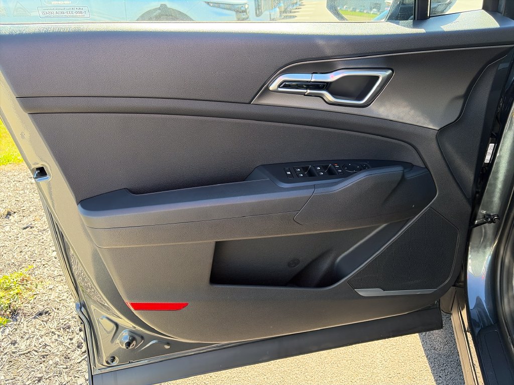New 2027 Kia Sportage LX FWD image 15