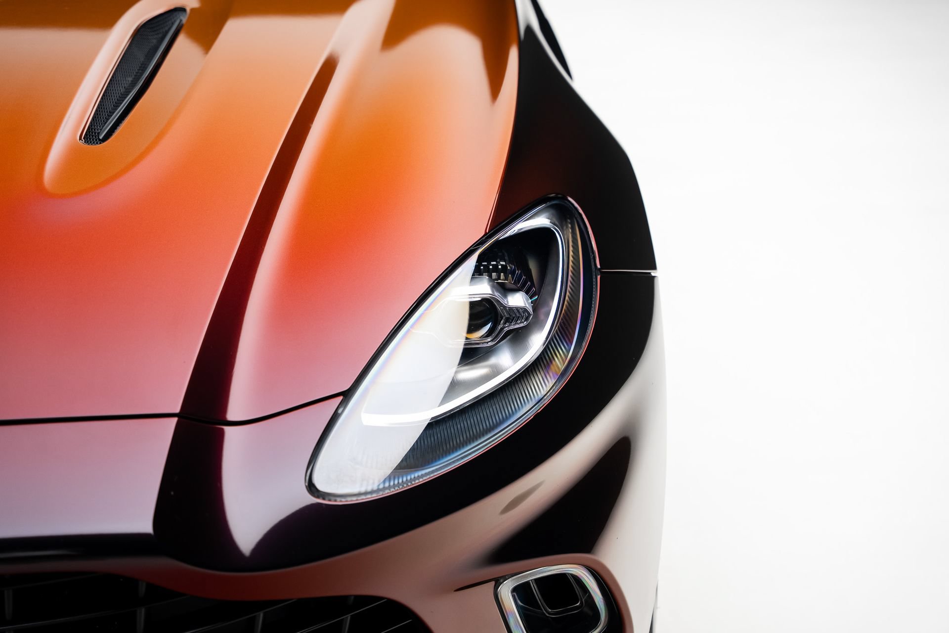 Used 2023 Aston Martin DBX AWD/4WD image 11