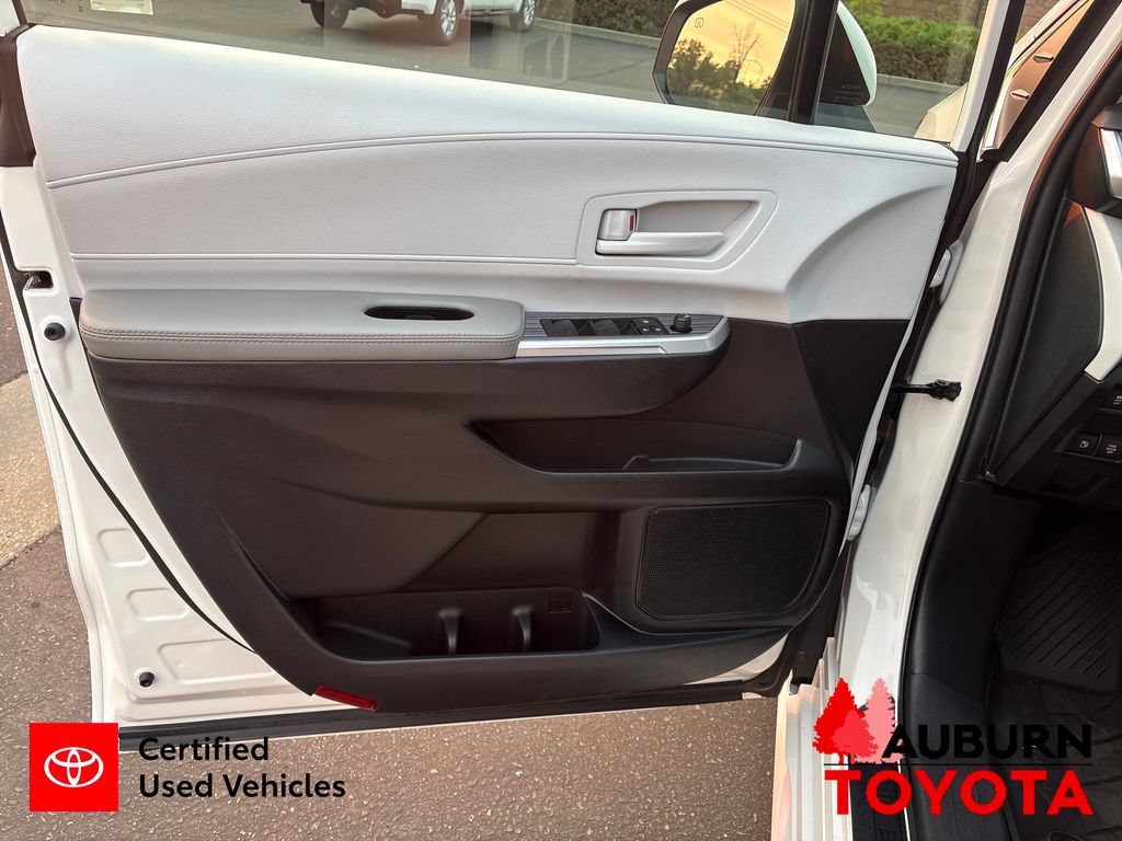 Certified 2025 Toyota Sienna LE AWD/4WD image 17