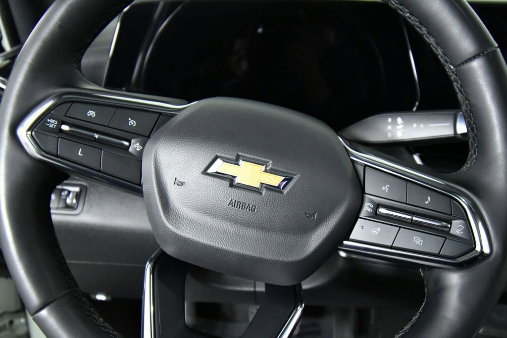 Used 2025 Chevrolet Equinox LT image 2