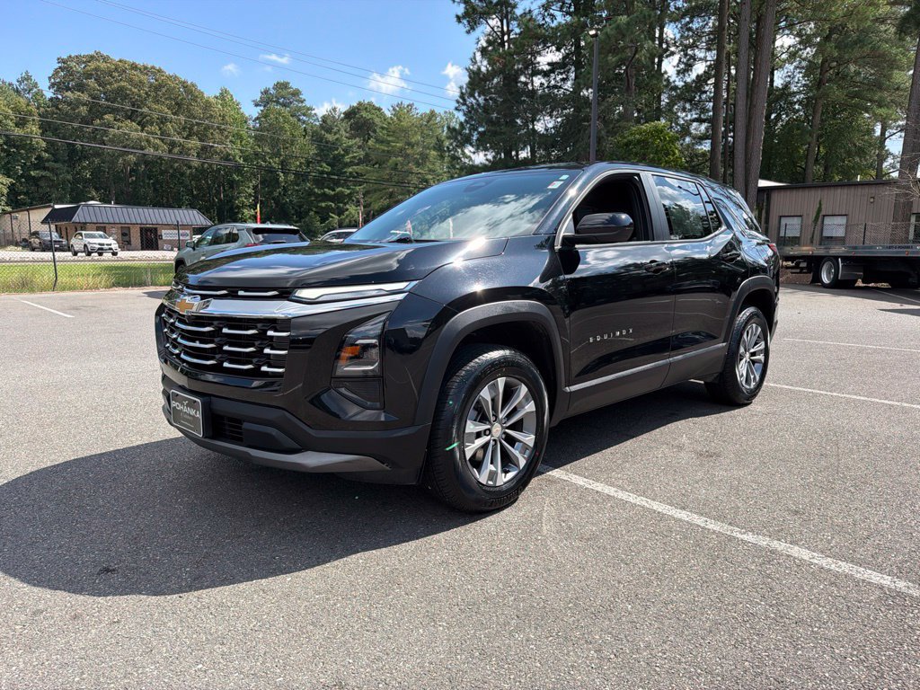 Used 2025 Chevrolet Equinox LT FWD image 2