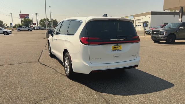 Used 2026 Chrysler Pacifica Limited AWD/4WD image 7