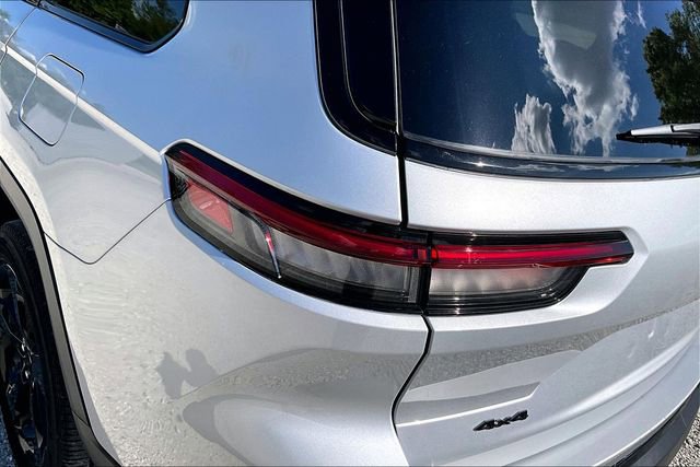 Used 2023 Jeep Grand Cherokee L Laredo AWD/4WD image 29