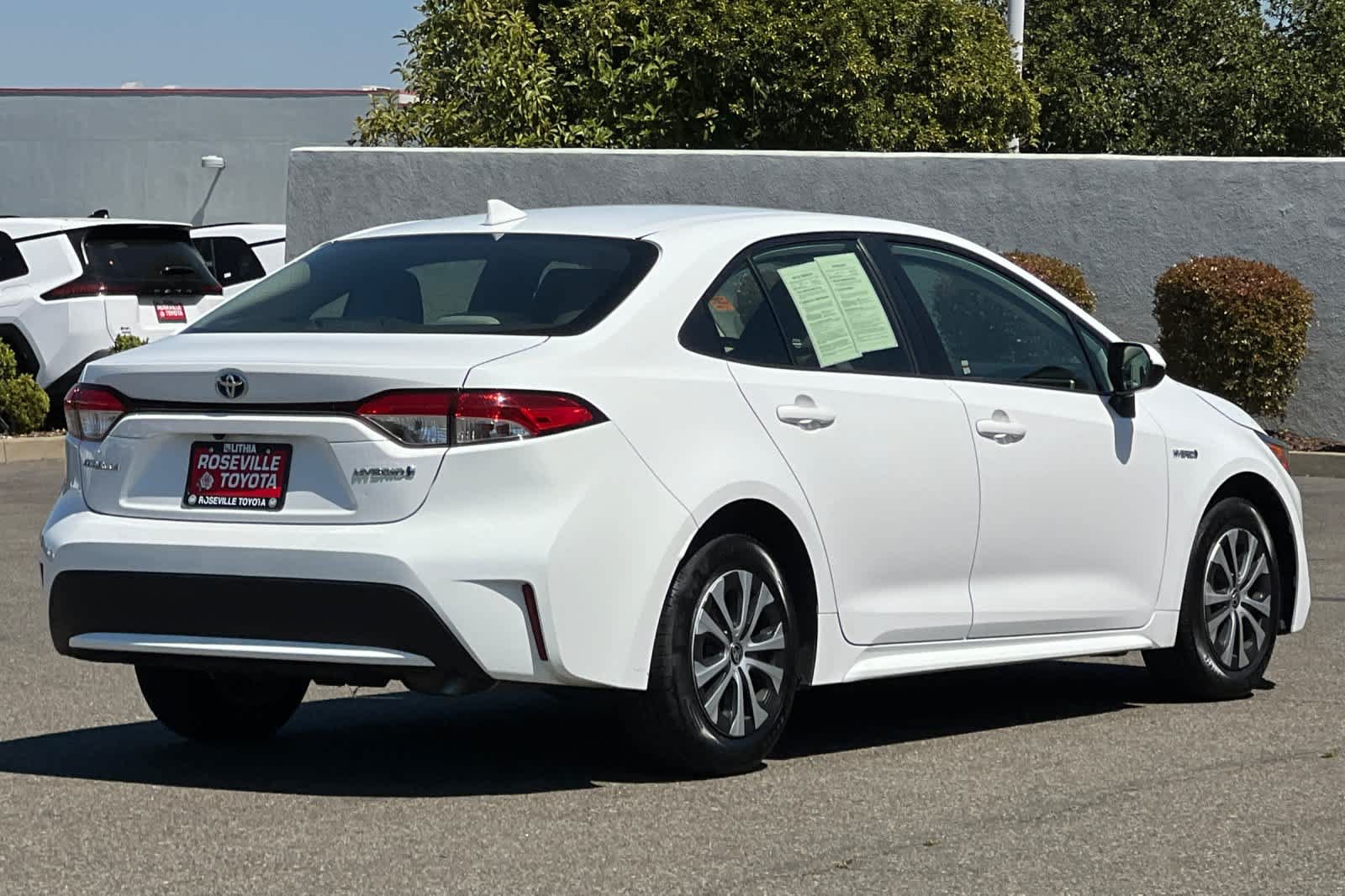 Used 2021 Toyota Corolla LE FWD image 2