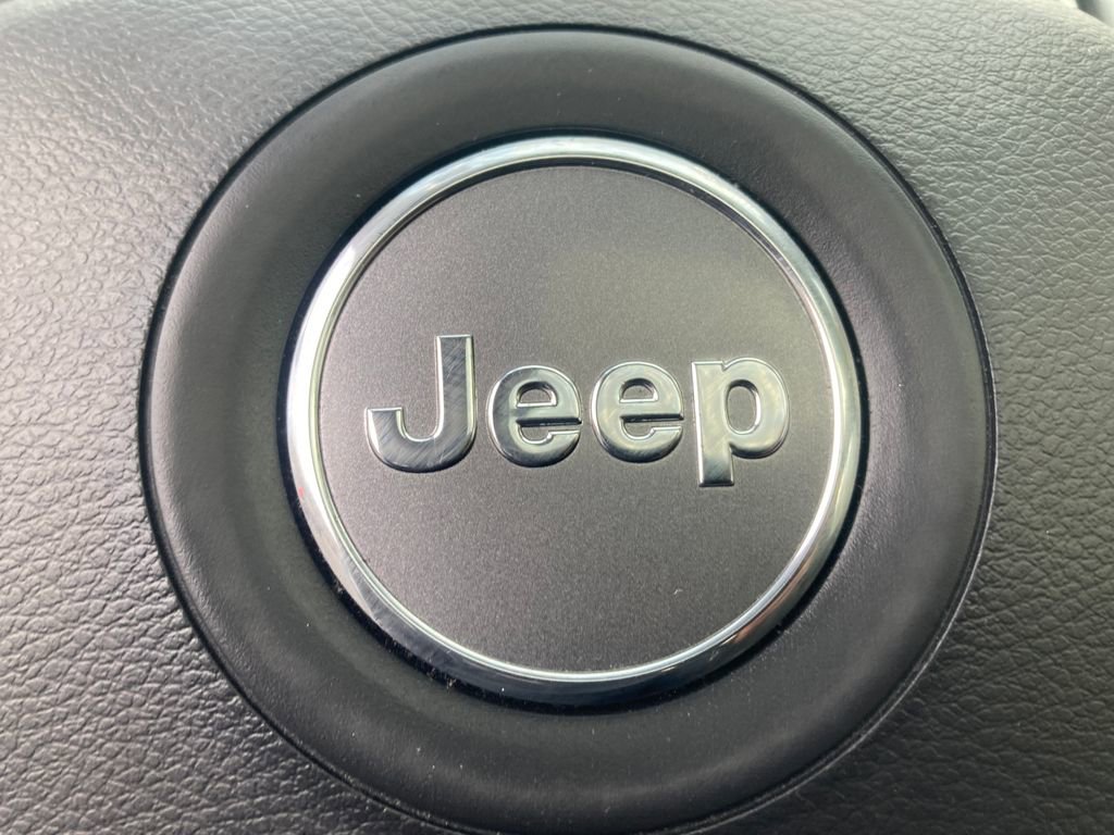 Used 2019 Jeep Cherokee Limited AWD/4WD image 26