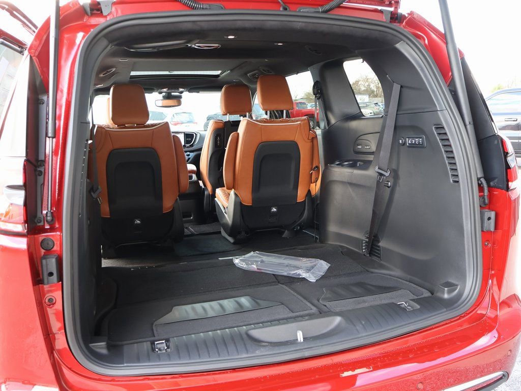 New 2026 Chrysler Pacifica Pinnacle image 15