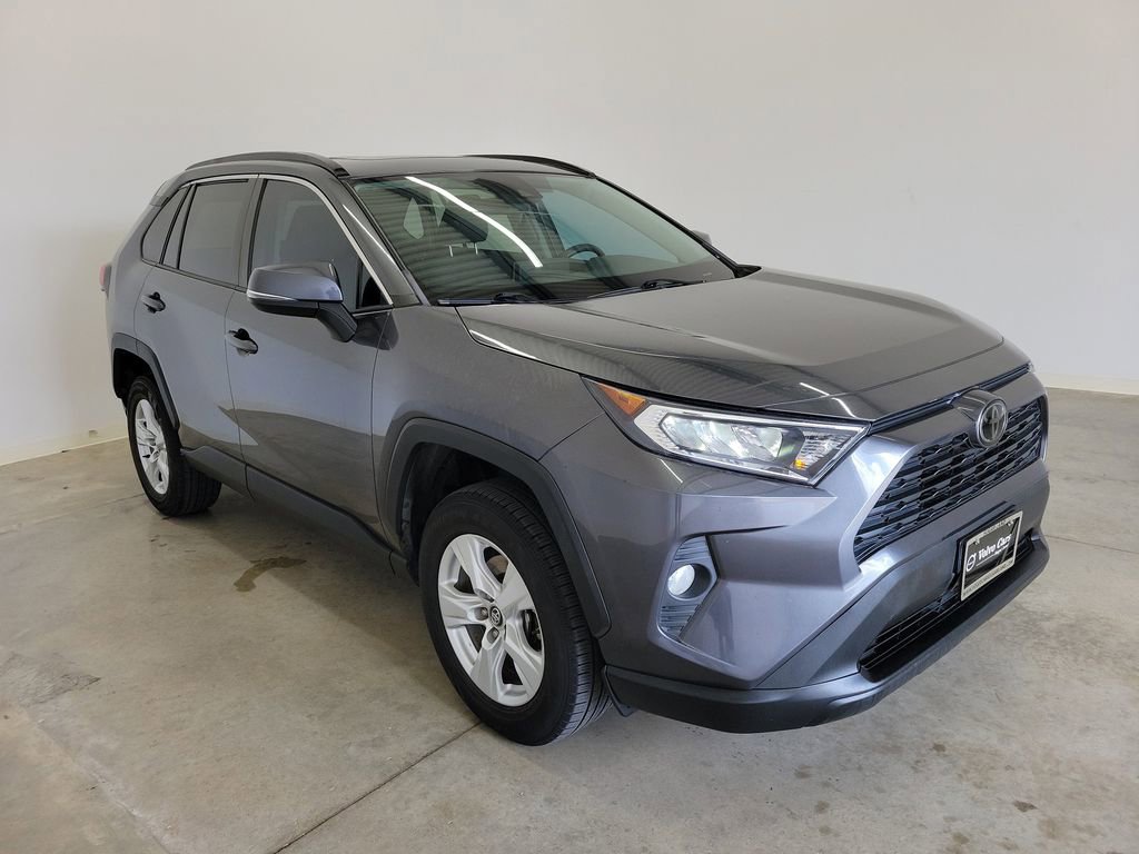 Used 2020 Toyota RAV4 XLE w/ Convenience Package FWD image 4