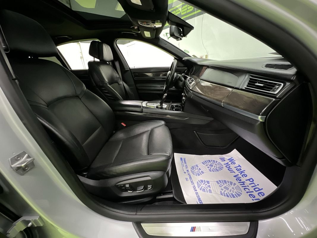 Used 2015 BMW 750i image 29