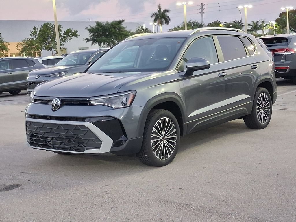 New 2026 Volkswagen Taos SE FWD image 3