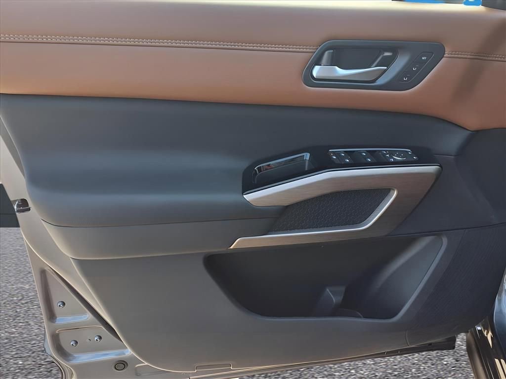 New 2025 Nissan Pathfinder Platinum w/ Cargo Package image 13