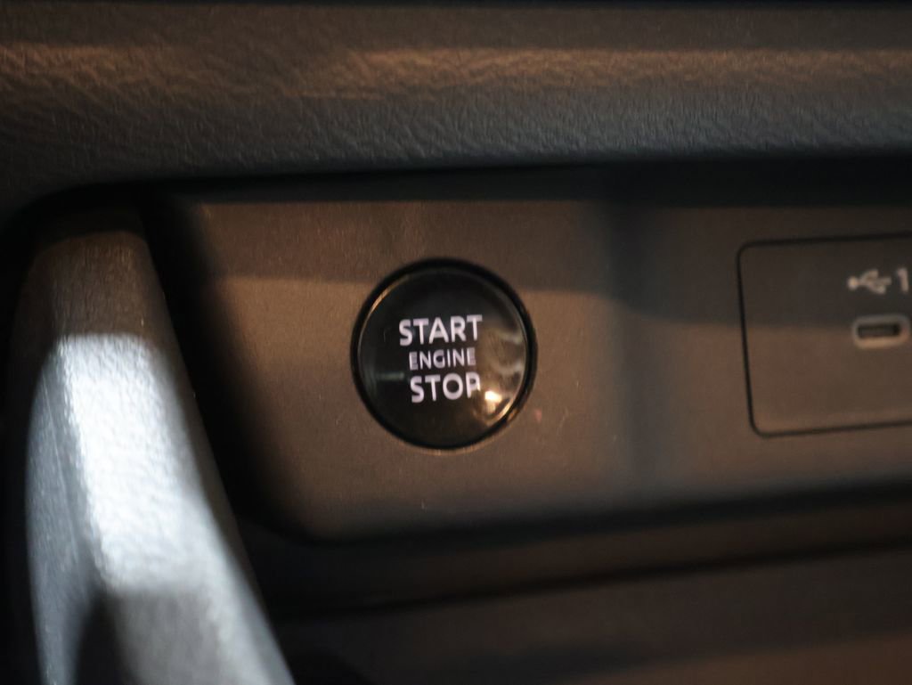 Used 2025 Nissan Rogue SV AWD/4WD image 28