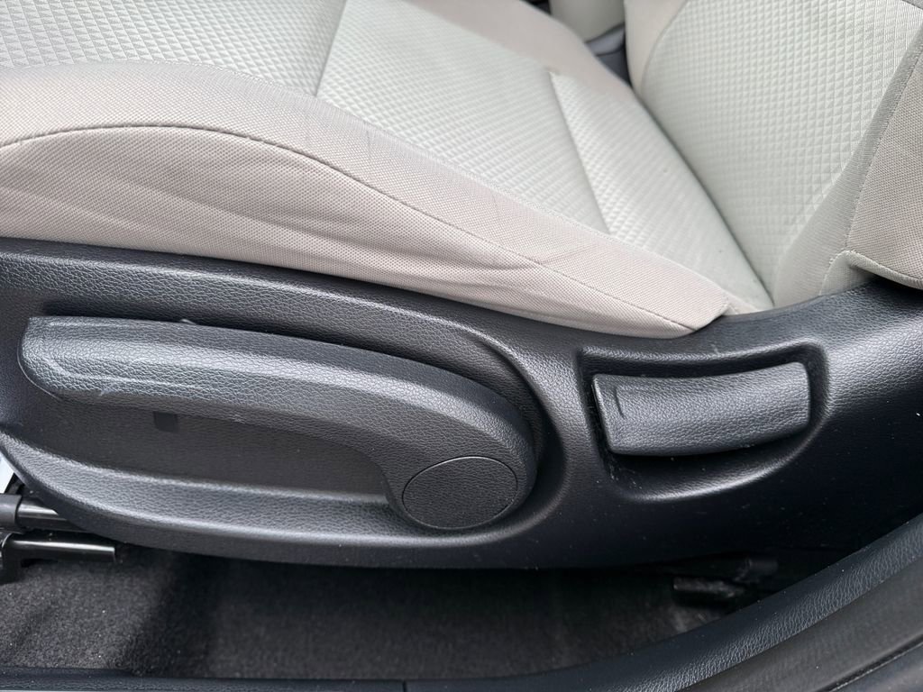 Used 2022 Kia Soul LX image 16