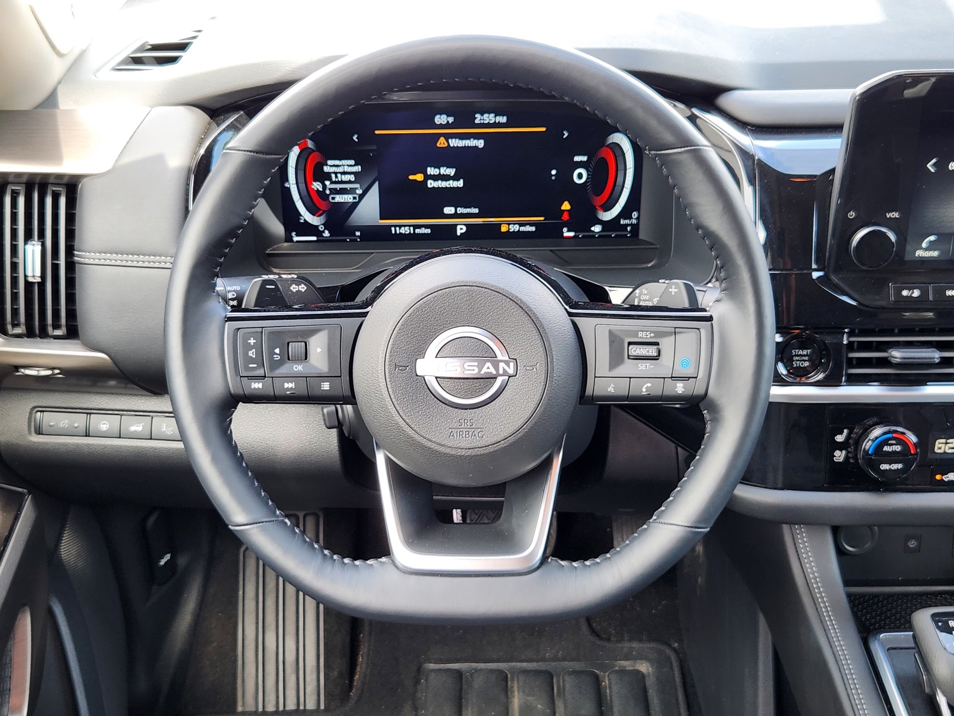Used 2025 Nissan Pathfinder Platinum w/ Black Appearance Package AWD/4WD image 24