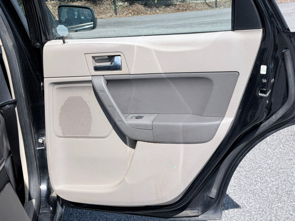 Used 2008 Ford Focus Sedan FWD image 23