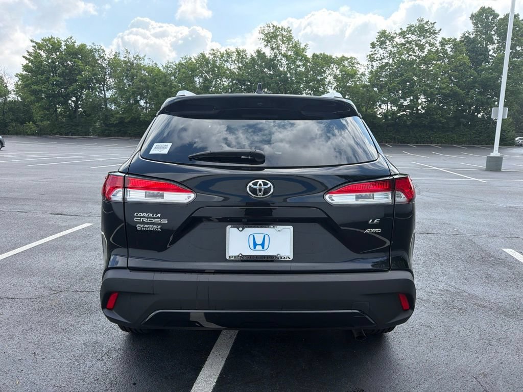 Used 2023 Toyota Corolla Cross LE w/ Moonroof Package AWD/4WD image 4