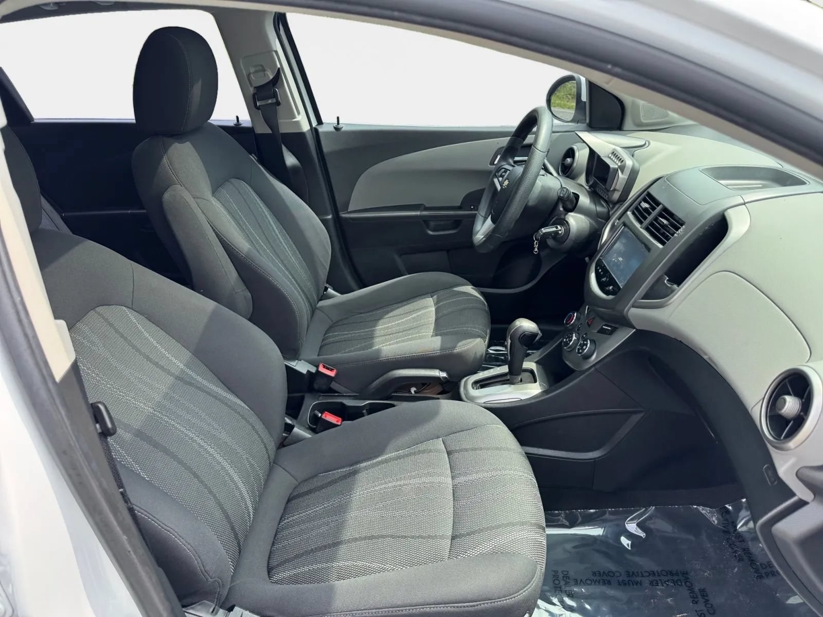 Used 2015 Chevrolet Sonic LT w/ Fun and Sun Package FWD image 10