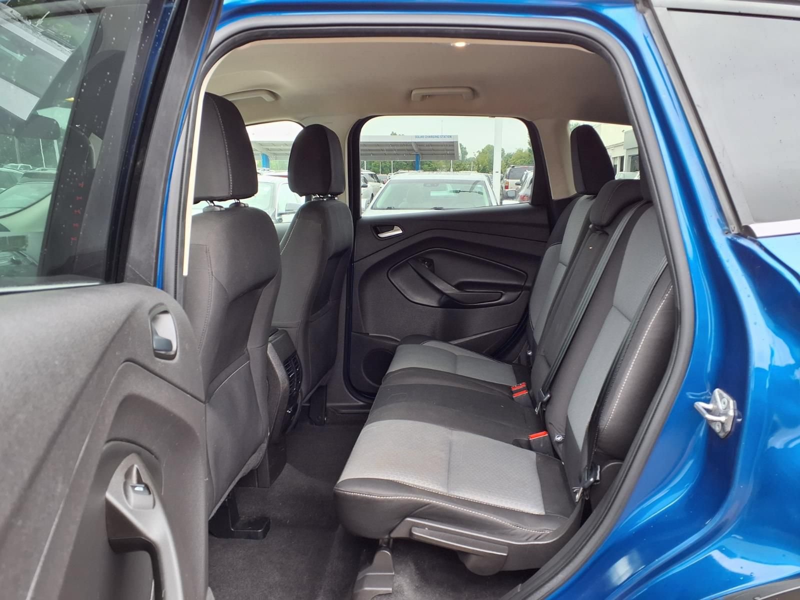 Used 2017 Ford Escape SE w/ SE Cold Weather Package FWD image 11