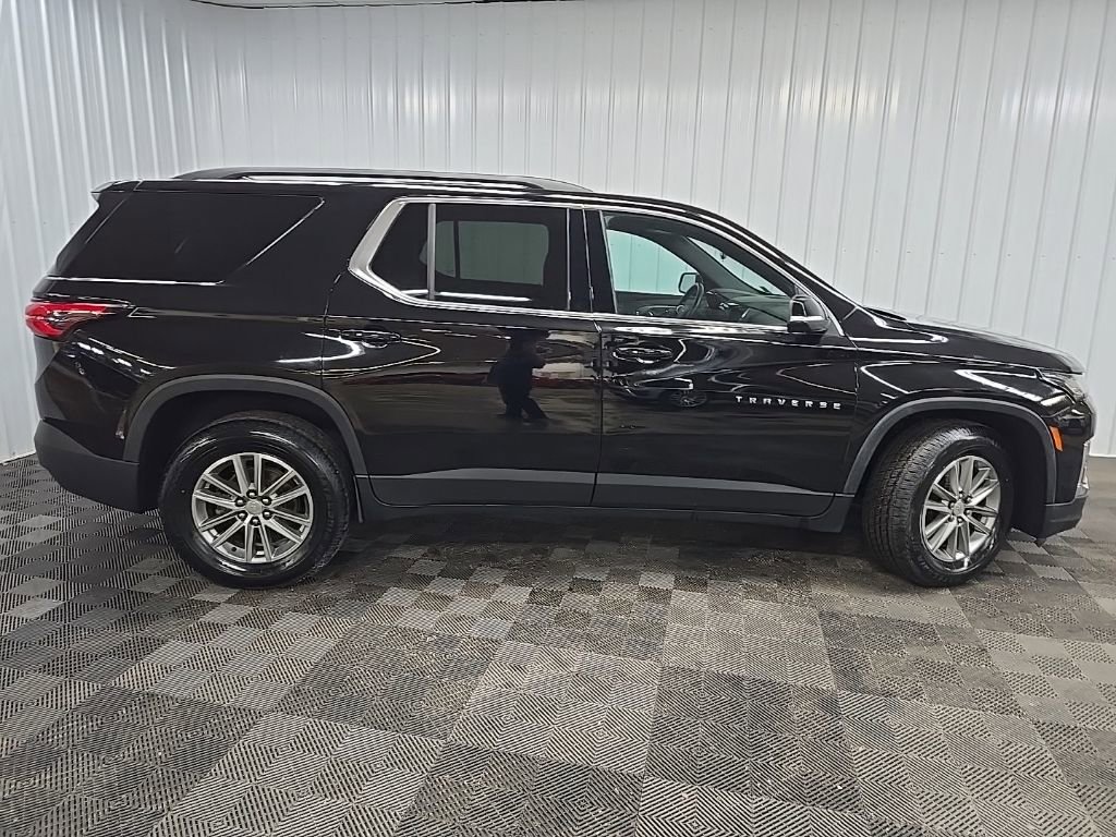 Used 2023 Chevrolet Traverse LT image 2
