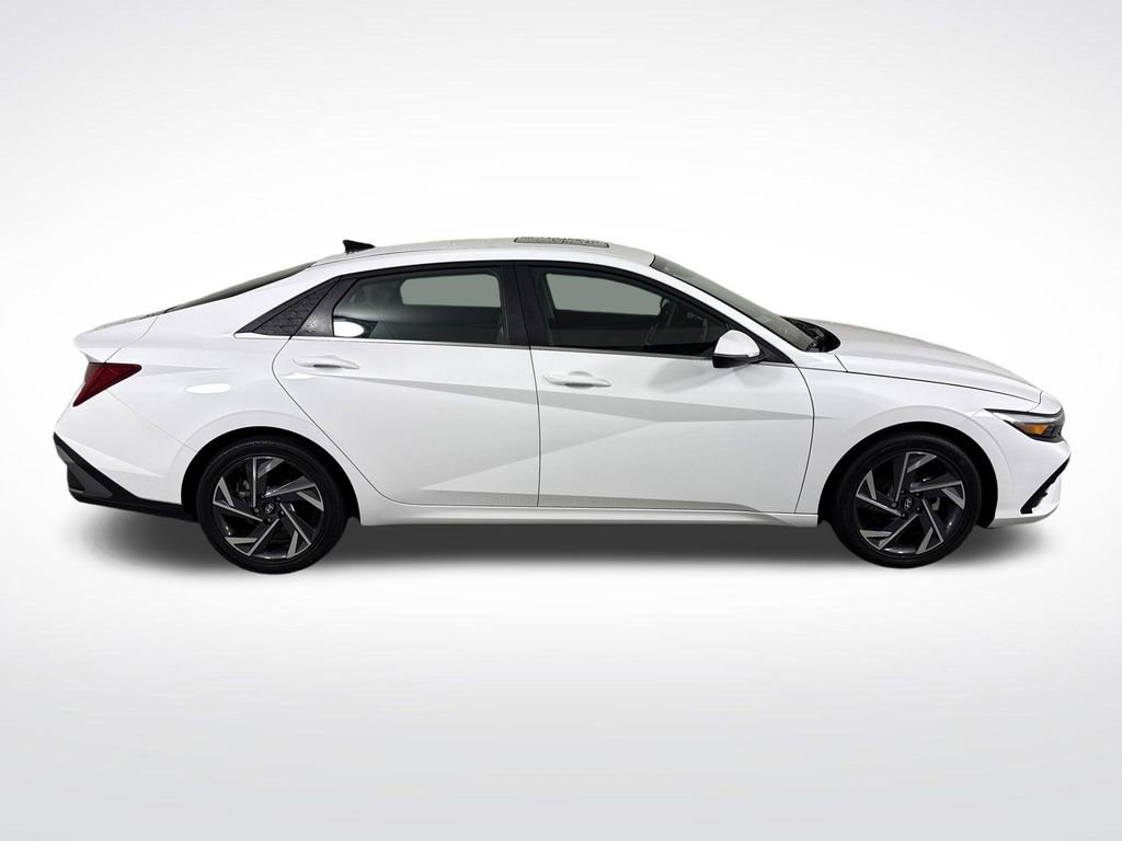 Used 2025 Hyundai Elantra Limited FWD video 2