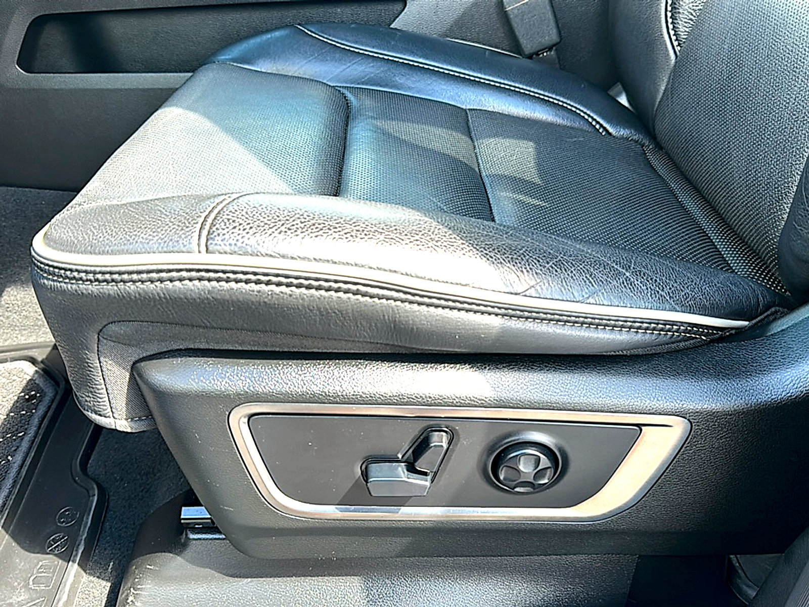 Used 2019 RAM 1500 Limited RWD image 15