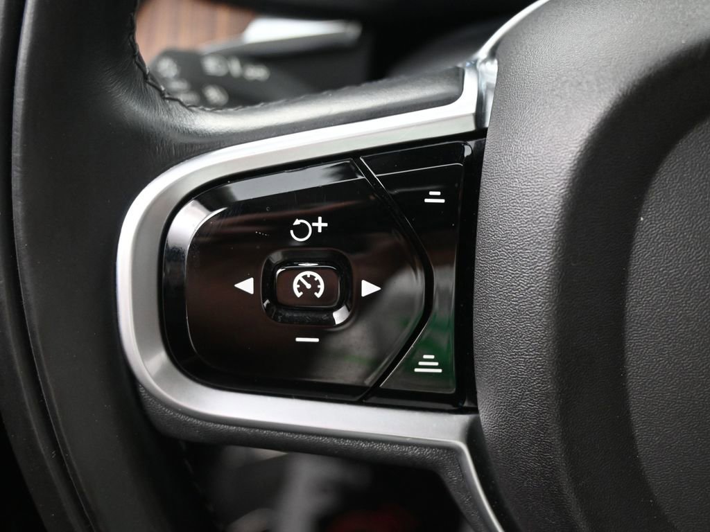 Used 2019 Volvo XC60 T8 Inscription w/ Advanced Package image 19