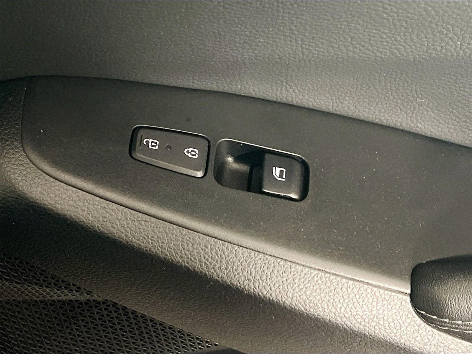 Used 2024 Kia Seltos EX image 32