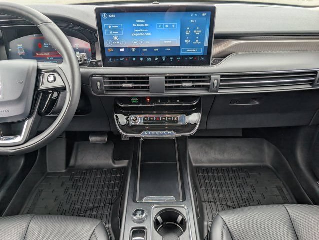 Used 2025 Lincoln Corsair Reserve FWD image 7