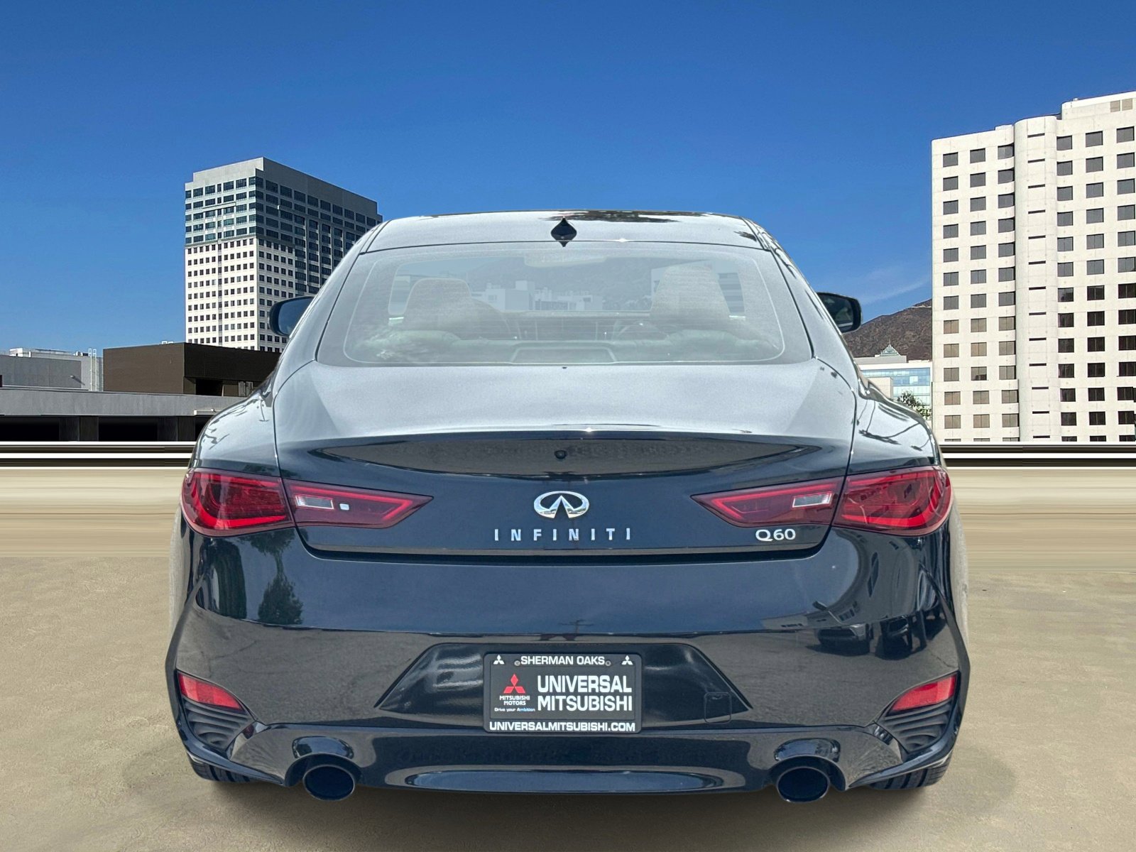 Used 2017 INFINITI Q60 3.0t image 4