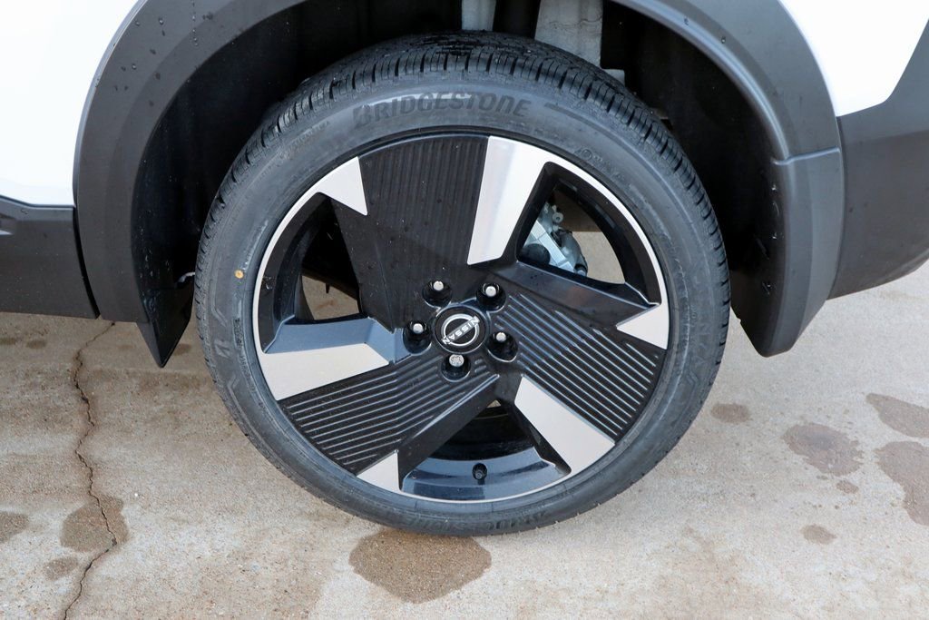 New 2025 Nissan Kicks SR image 9