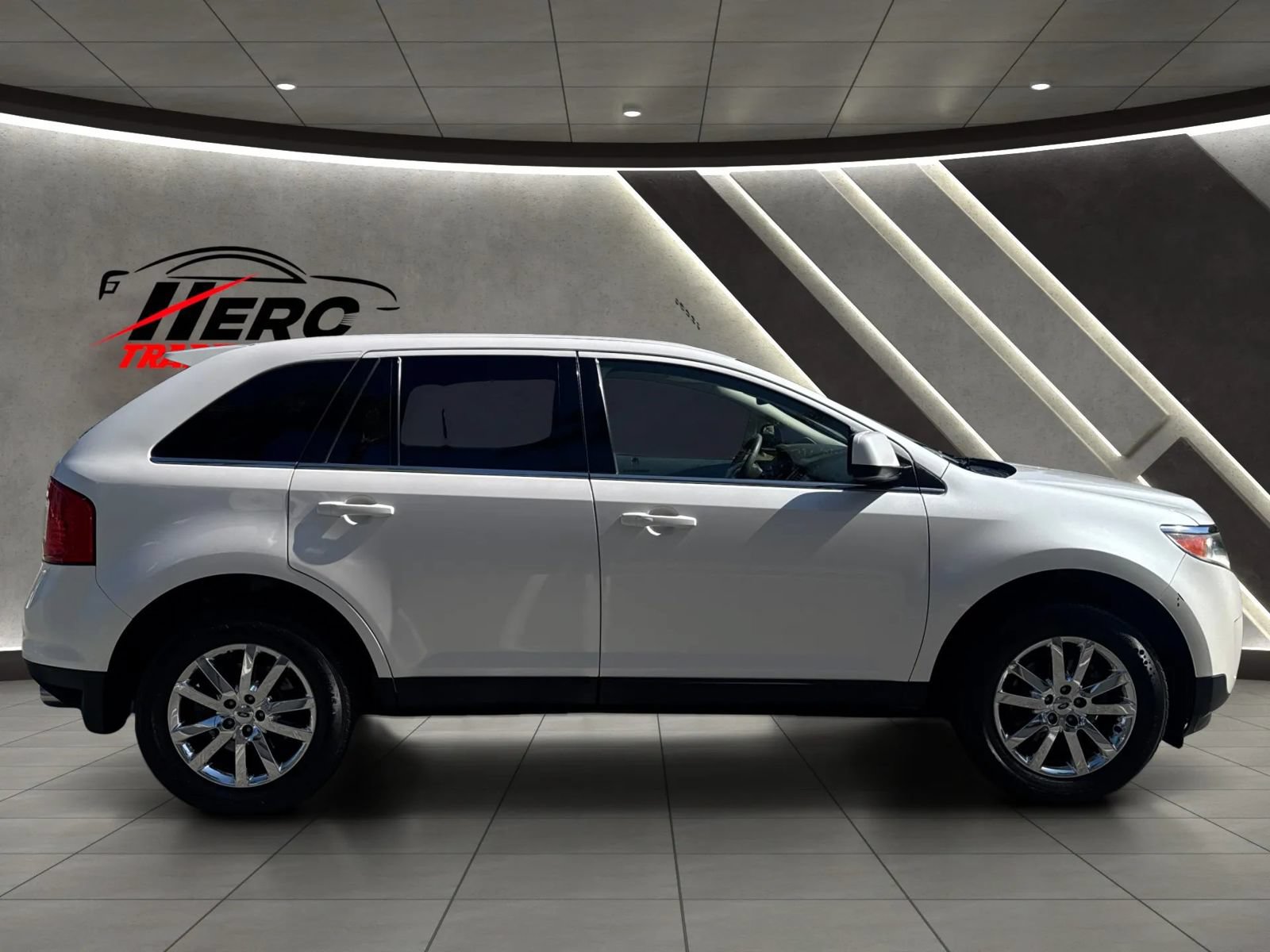 Used 2011 Ford Edge Limited w/ Driver Entry Pkg FWD image 2