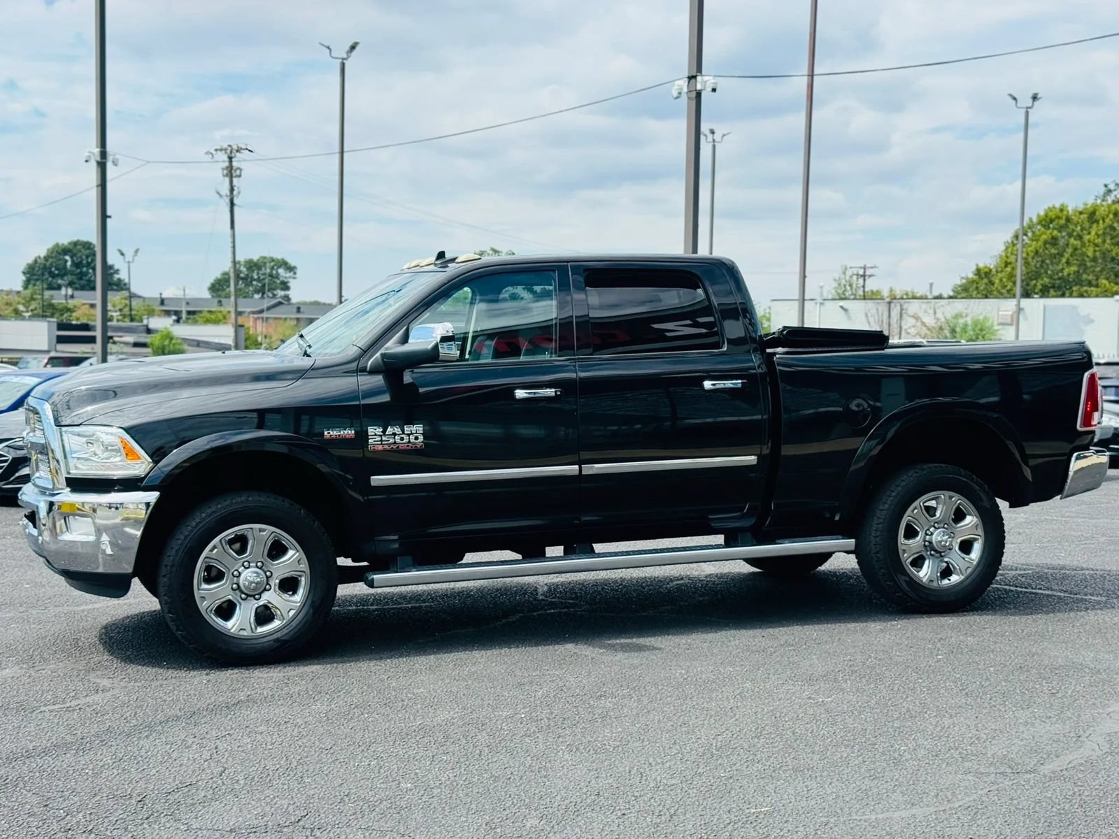 Used 2017 RAM 2500 Laramie w/ Convenience Group AWD/4WD image 3