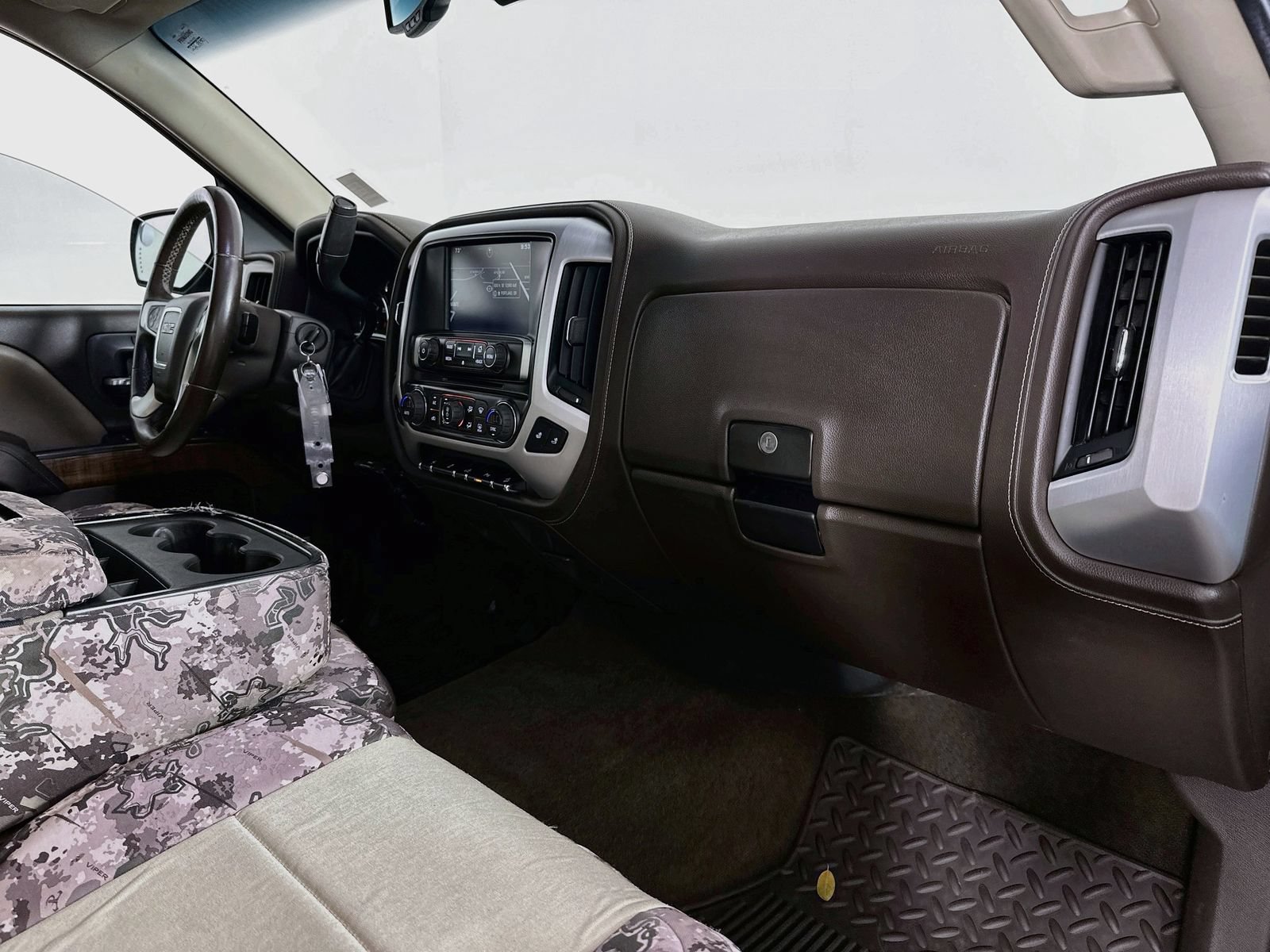 Used 2015 GMC Sierra 1500 SLT w/ SLT Preferred Package AWD/4WD image 31