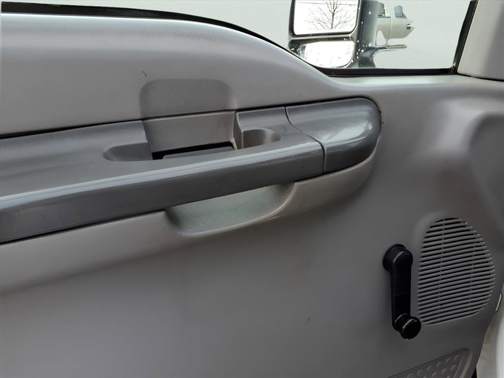 Used 1999 Ford F550 2WD Regular Cab Super Duty image 16