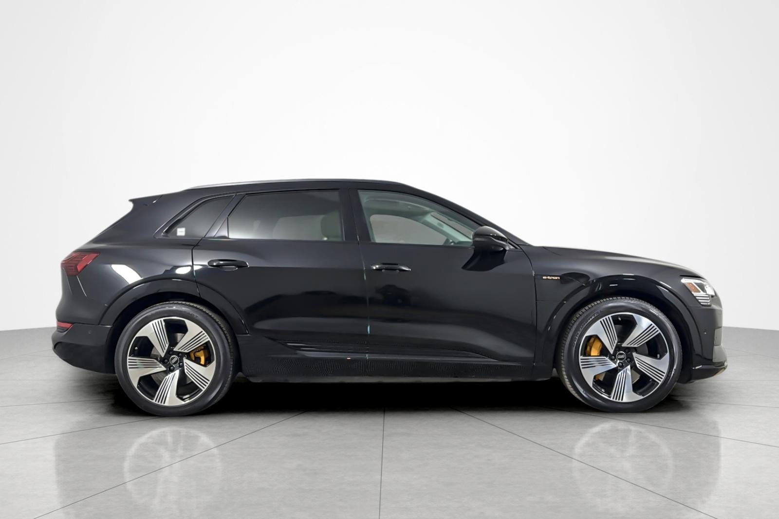 Certified 2023 Audi e-tron Premium Plus AWD/4WD image 6