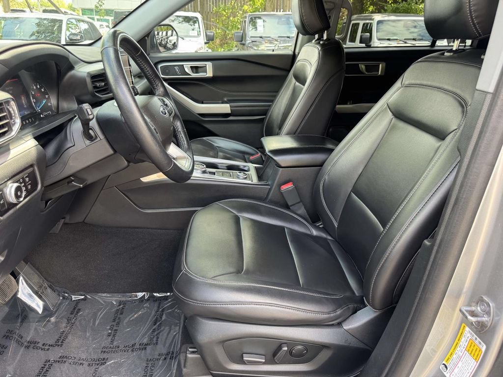 Used 2023 Ford Explorer XLT w/ Equipment Group 202A AWD/4WD image 14