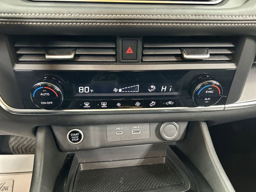 Used 2023 Nissan Rogue SV image 16