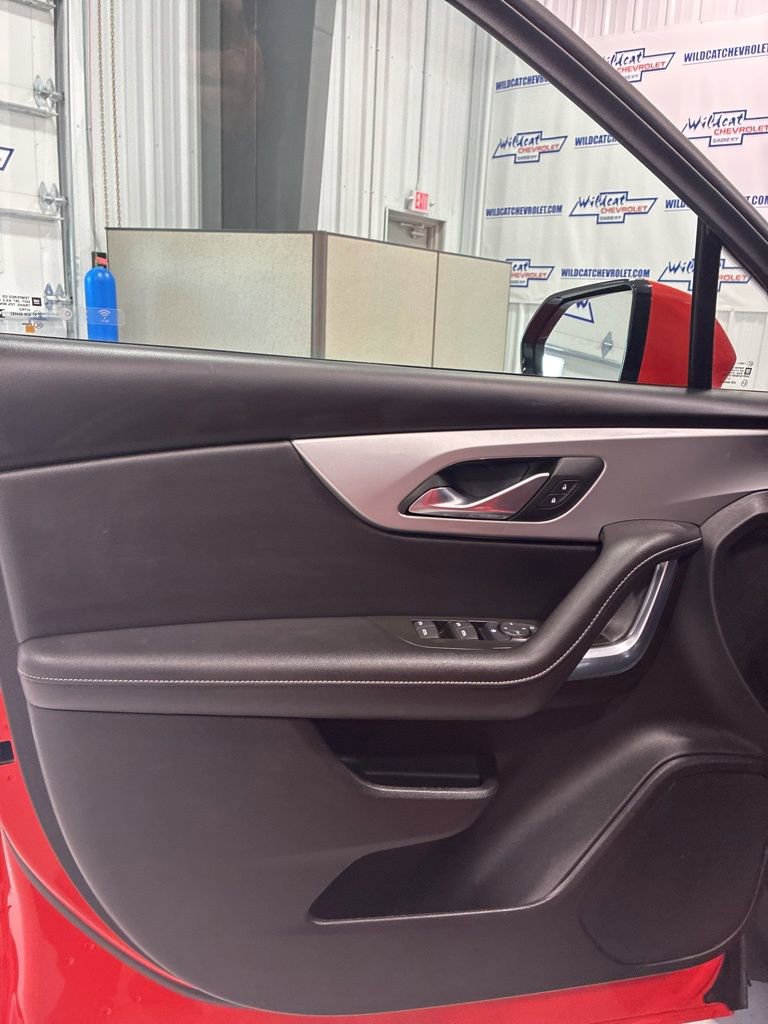 Used 2025 Chevrolet Blazer LT AWD/4WD image 19