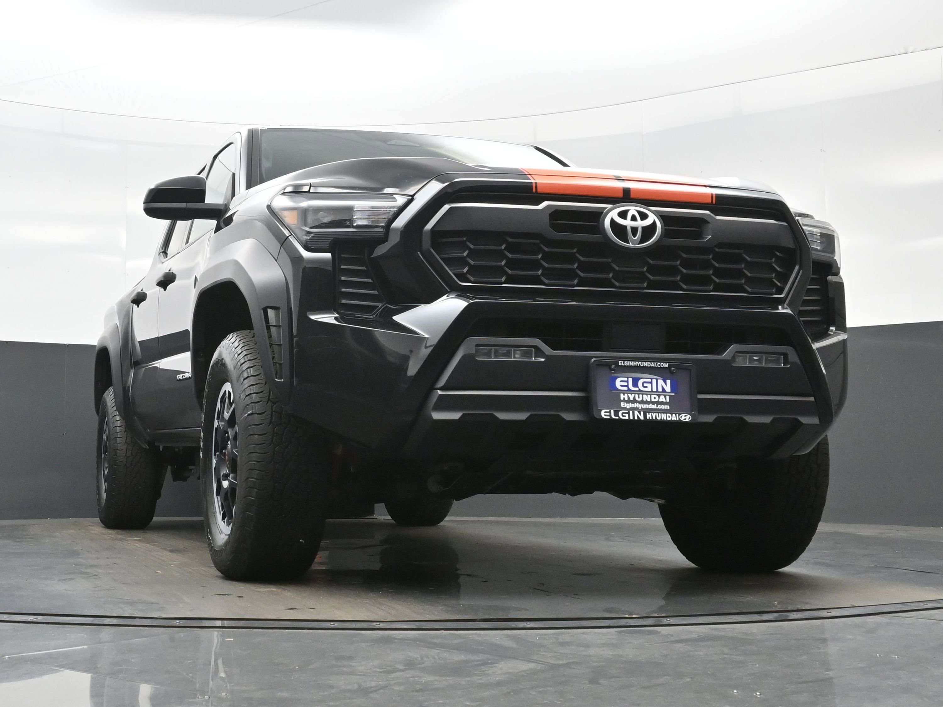 Used 2024 Toyota Tacoma TRD Off-Road AWD/4WD image 32