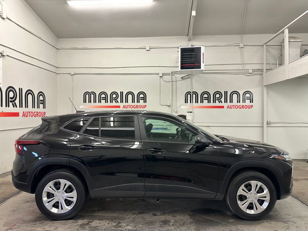 Used 2024 Chevrolet Trax LS image 9