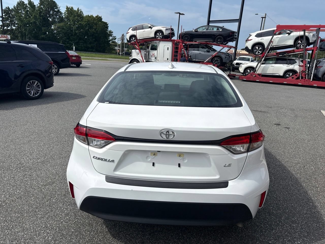 Used 2025 Toyota Corolla LE FWD image 8