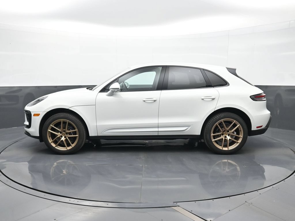 Certified 2025 Porsche Macan AWD/4WD image 2