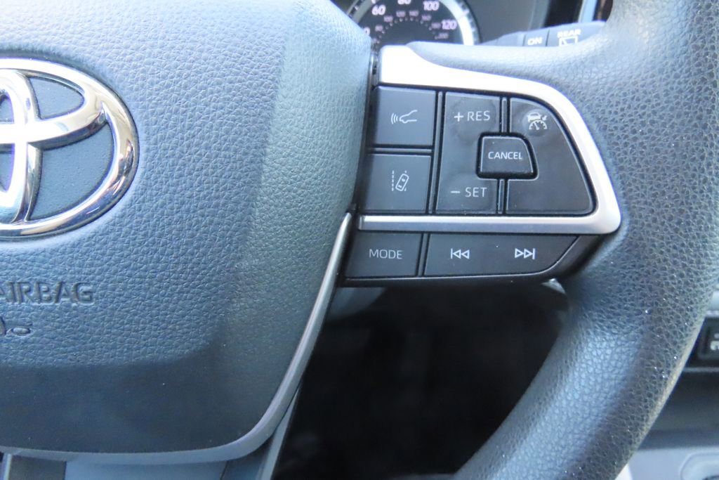 Certified 2022 Toyota Highlander L image 12