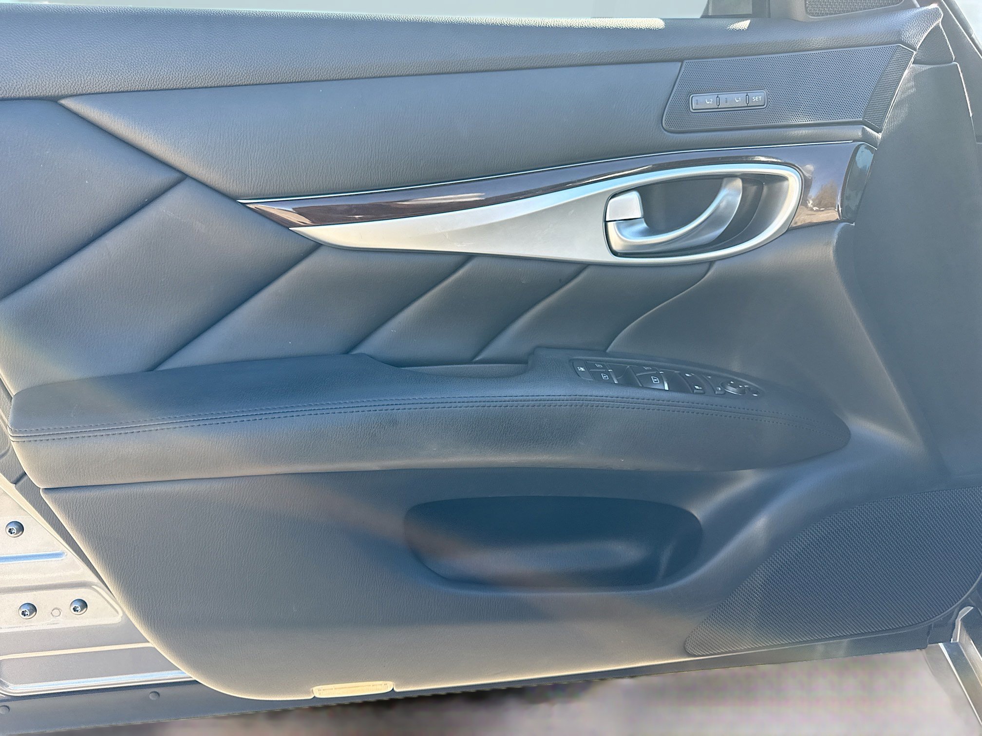 Used 2019 INFINITI Q70 Luxe w/ Sport Package image 21