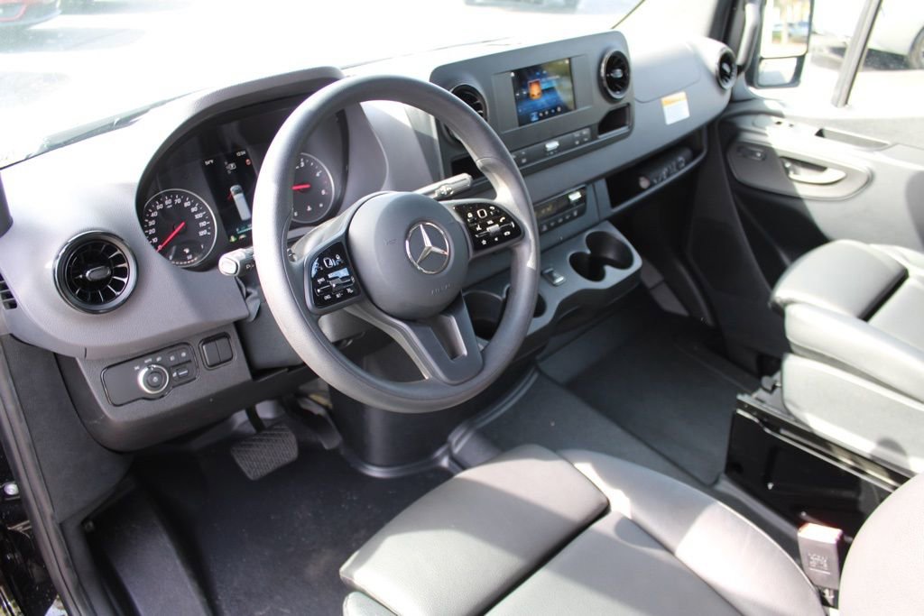 Used 2024 Mercedes-Benz Sprinter 2500 image 19