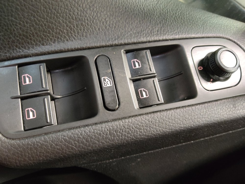 Used 2017 Volkswagen Tiguan S FWD image 27