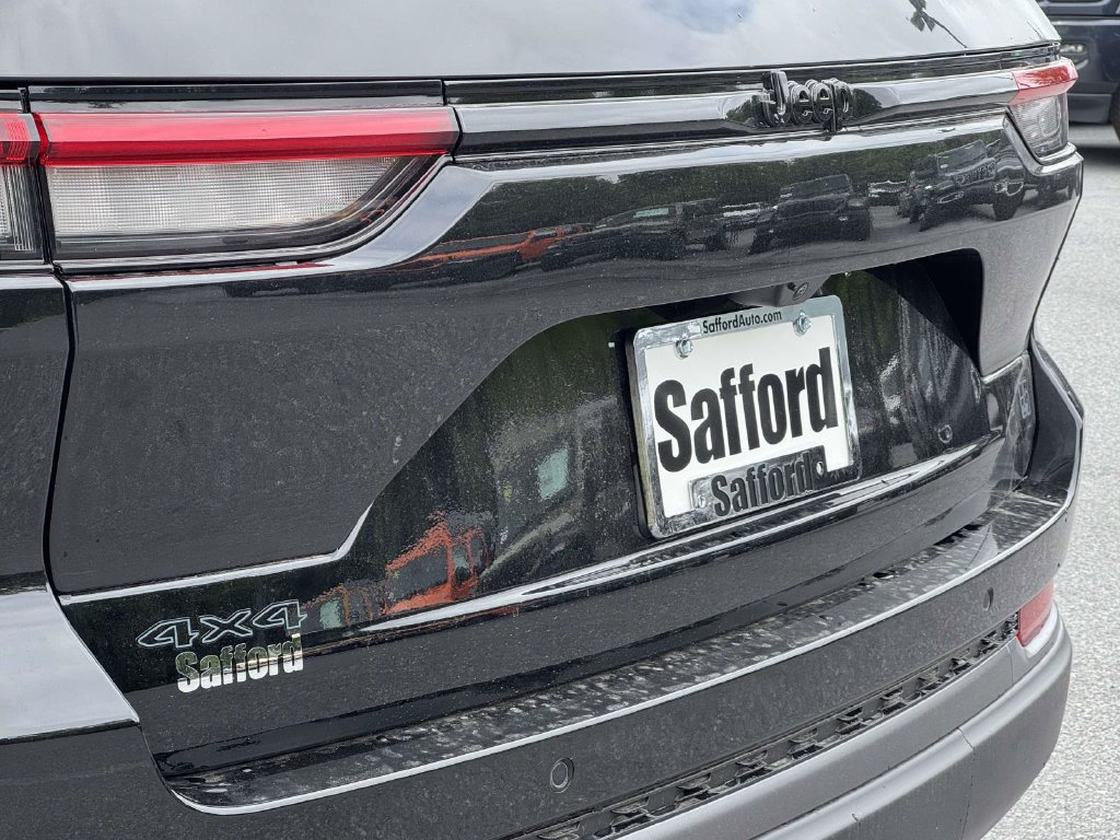 New 2026 Jeep Grand Cherokee Limited AWD/4WD image 11