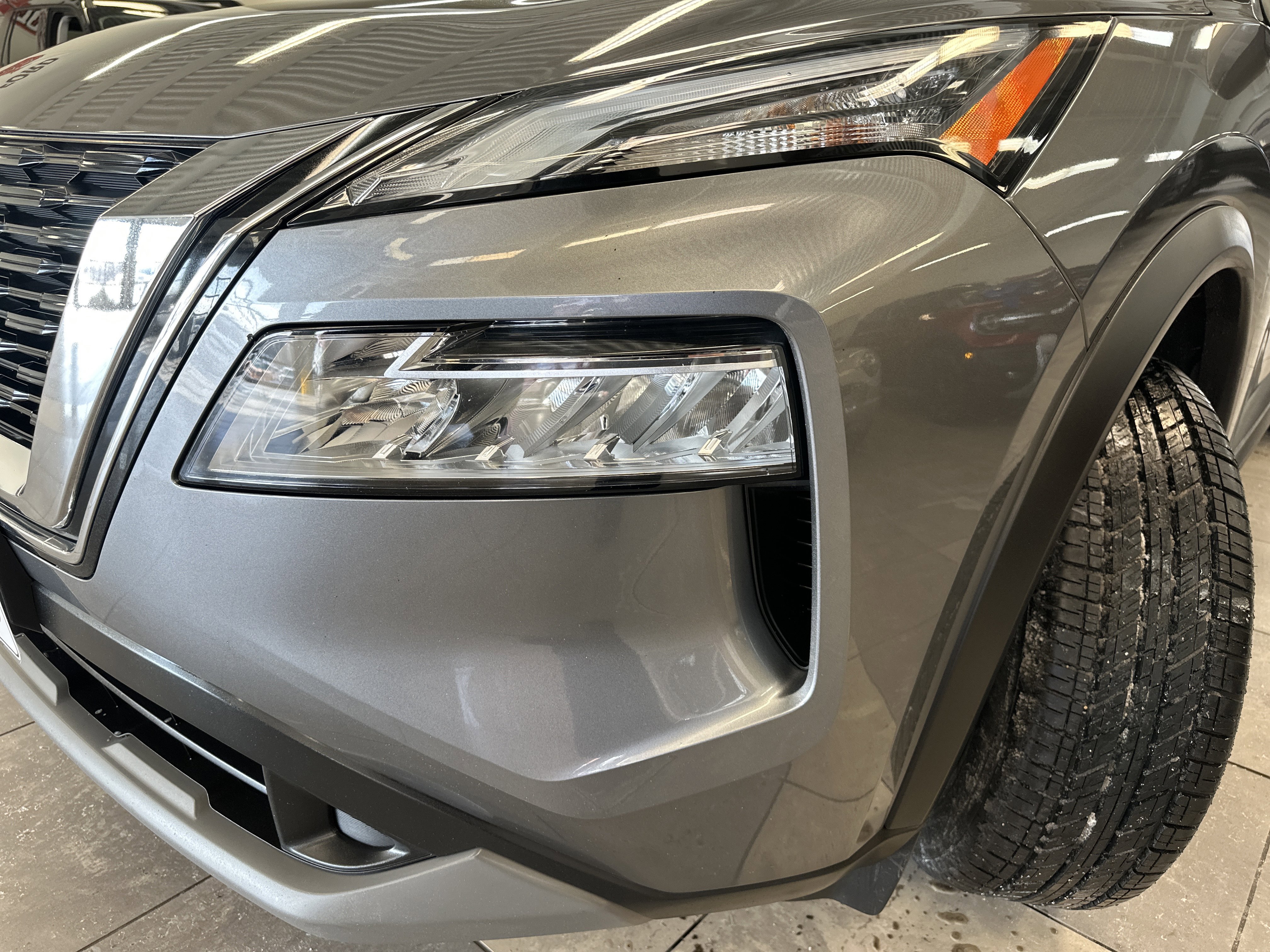 Used 2023 Nissan Rogue SV image 16