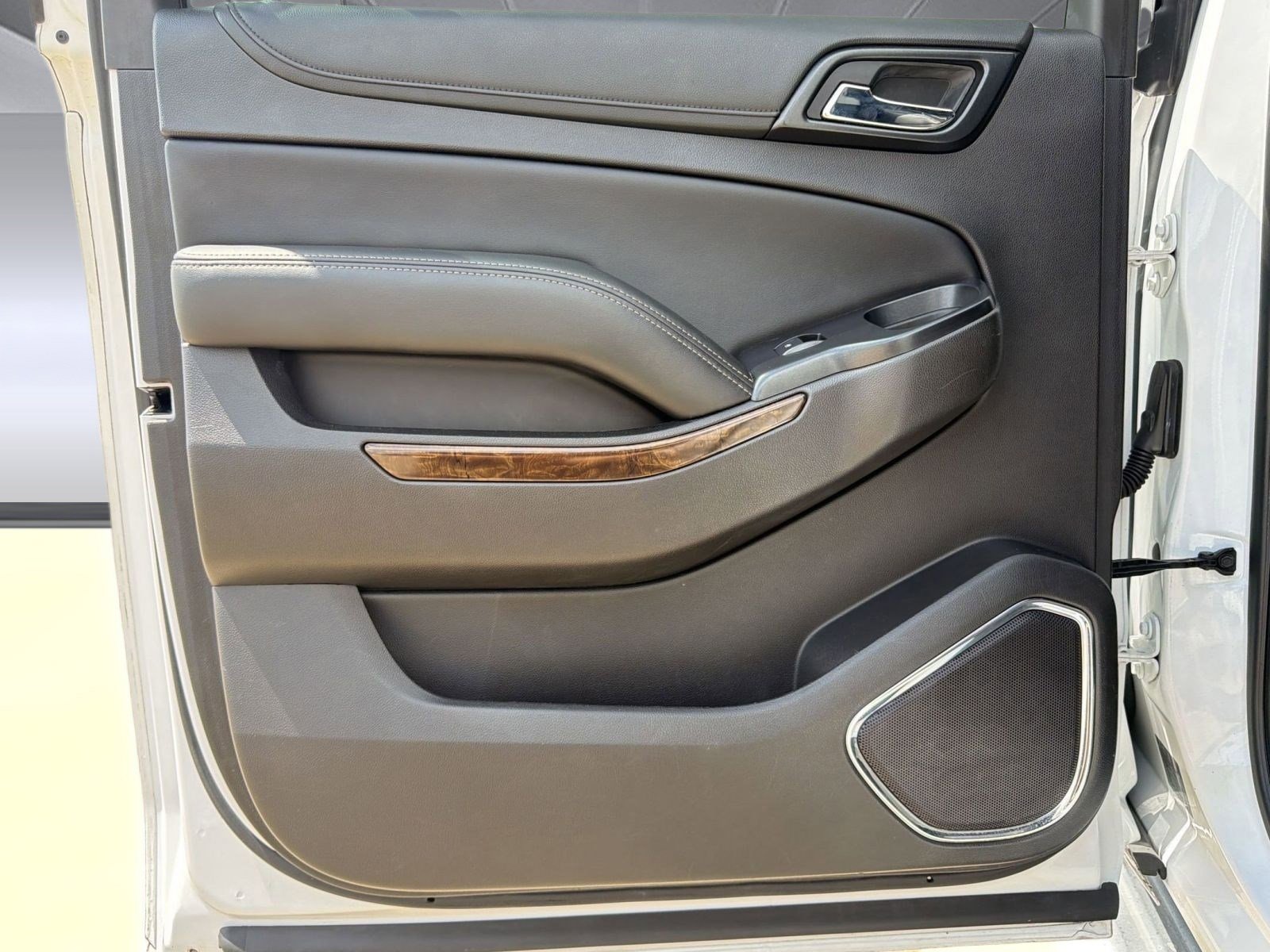 Used 2016 Chevrolet Suburban LS w/ Enhanced Driver Alert Package RWD image 21