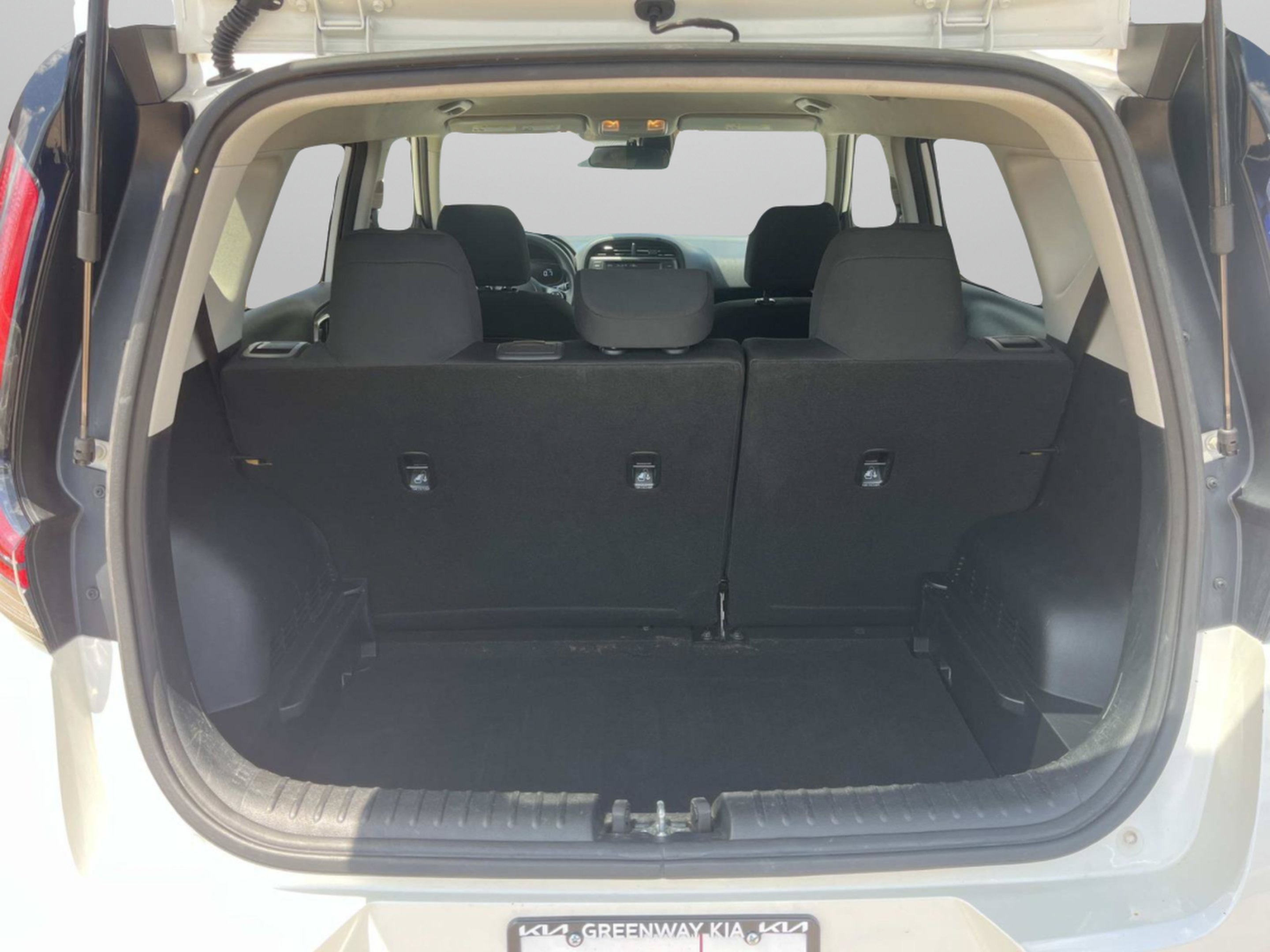 Used 2023 Kia Soul LX w/ Option Group 015 FWD image 17