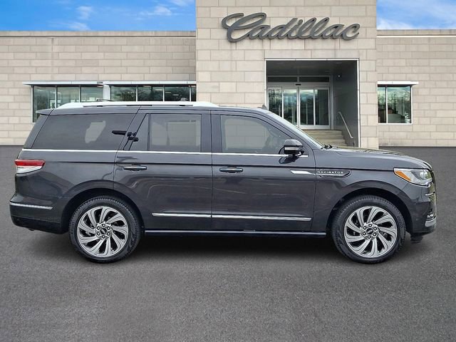 Used 2024 Lincoln Navigator Reserve image 9